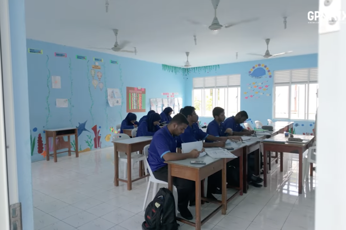 Students studying A-levels at V. Keyodhoo School in the Maldives. Credit: GPE KIX EMAP